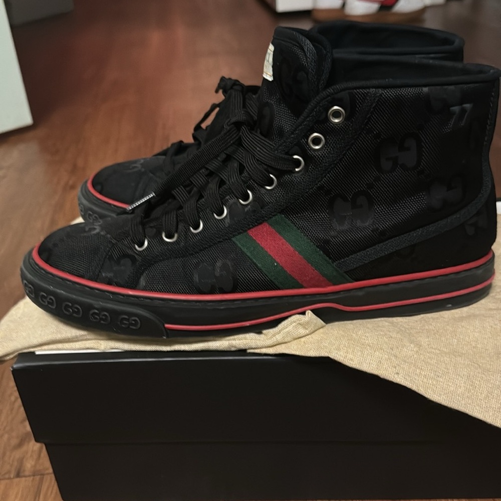 Gucci very rare like brand new